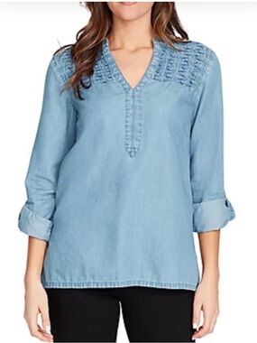 Bandolino Chambray Light Blue Tunic with Smocked Studded Yoke Size M
